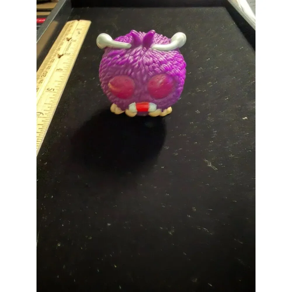 VTG 1999 Burger king pokemon venonat spinner toy